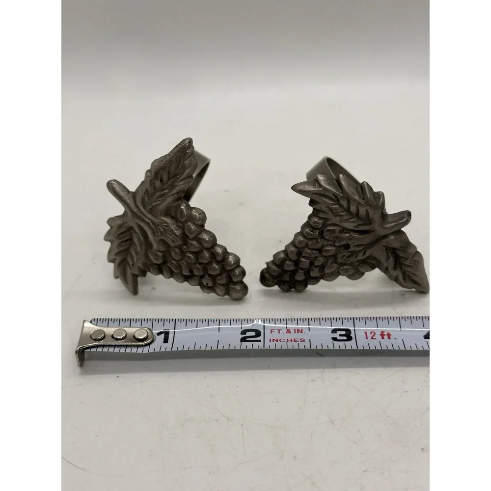 Pair Vintage Grape Cluster Metal Napkin Rings Bronze Tone Vineyard Table Decor